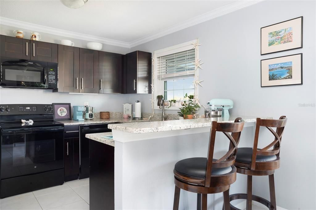 For Sale: $280,000 (2 beds, 2 baths, 1018 Square Feet)