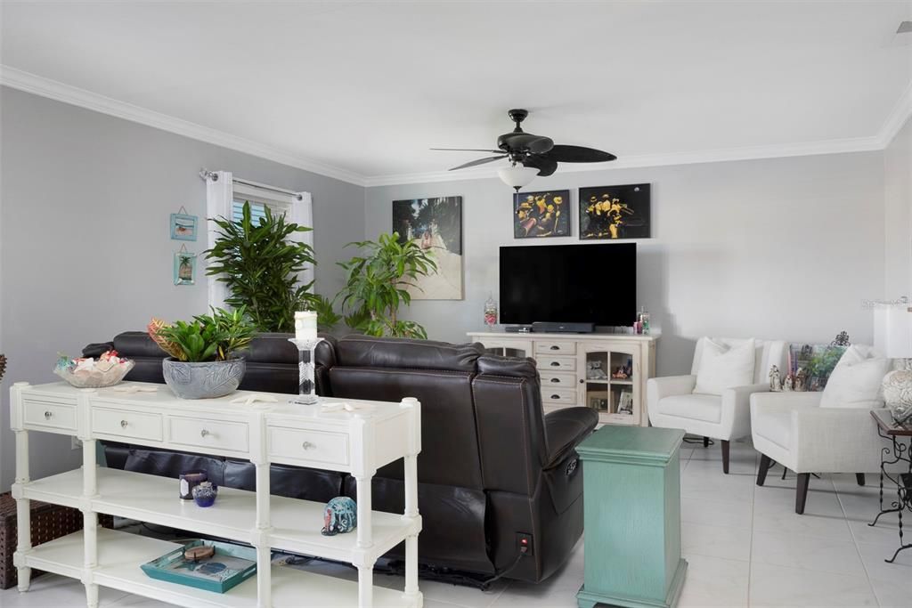 For Sale: $280,000 (2 beds, 2 baths, 1018 Square Feet)