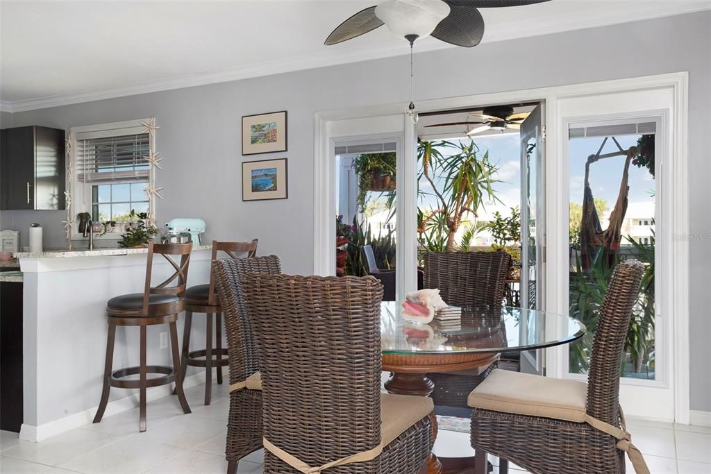 For Sale: $280,000 (2 beds, 2 baths, 1018 Square Feet)