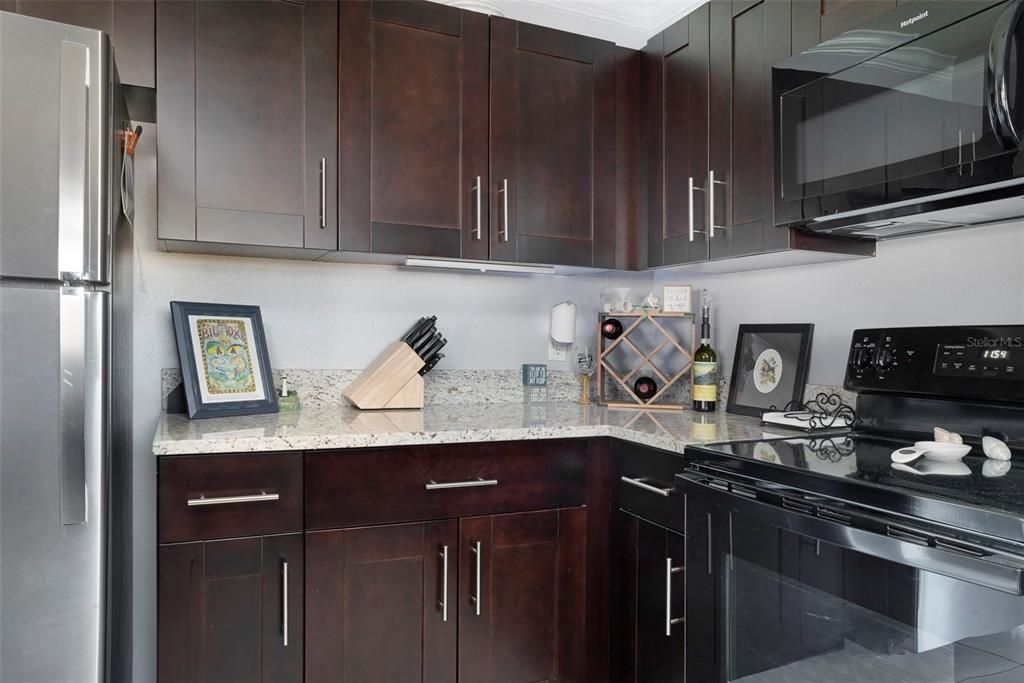 For Sale: $280,000 (2 beds, 2 baths, 1018 Square Feet)