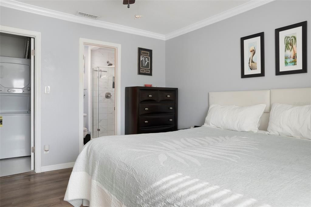 For Sale: $280,000 (2 beds, 2 baths, 1018 Square Feet)