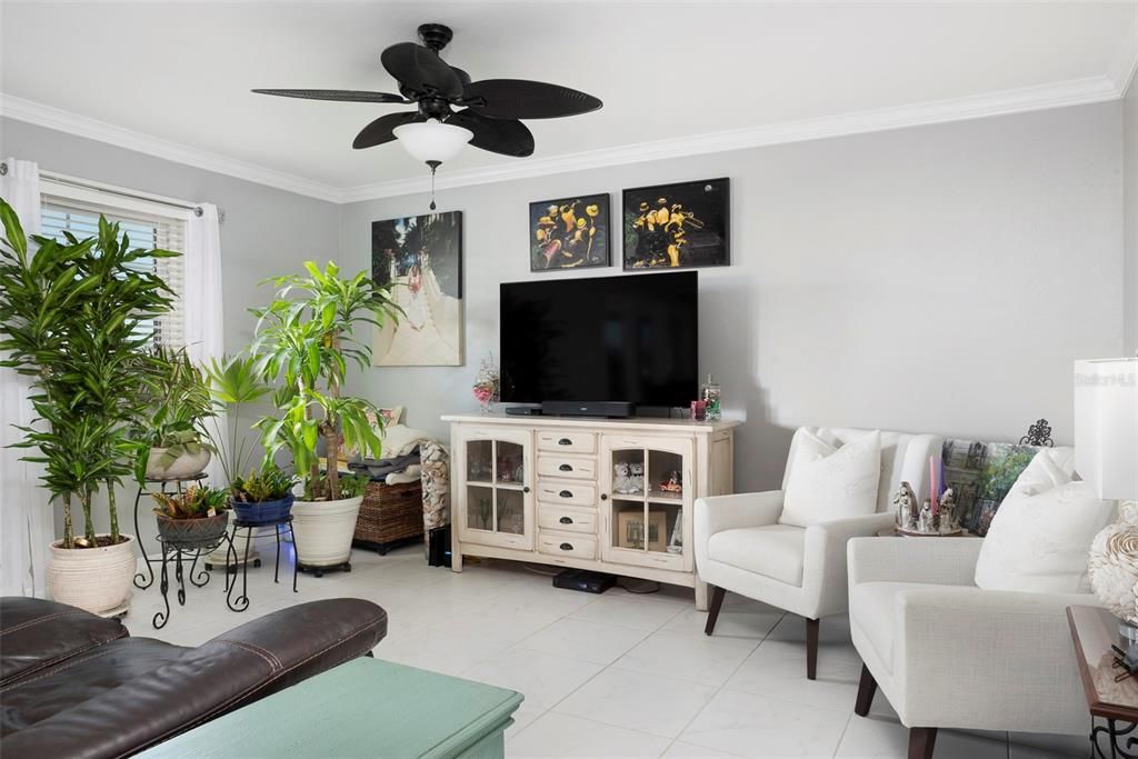 For Sale: $280,000 (2 beds, 2 baths, 1018 Square Feet)