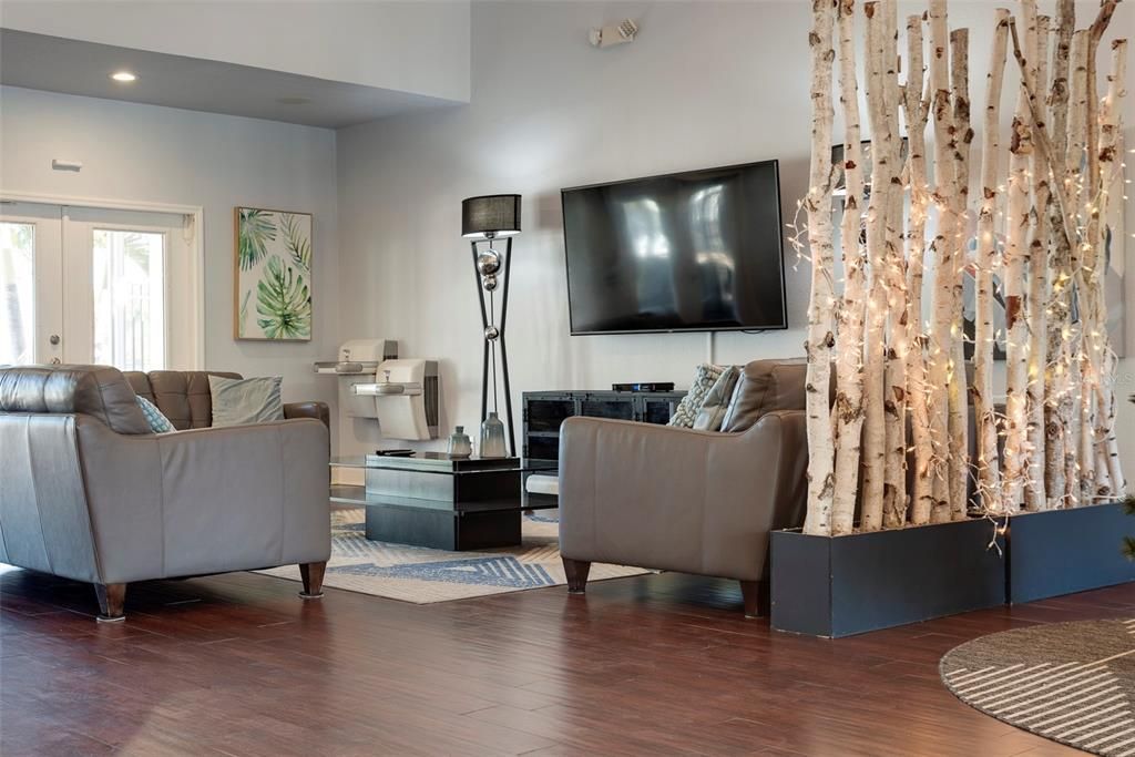 For Sale: $280,000 (2 beds, 2 baths, 1018 Square Feet)