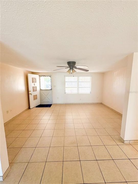 待售: $185,000 (2 贝兹, 2 浴室, 1240 平方英尺)