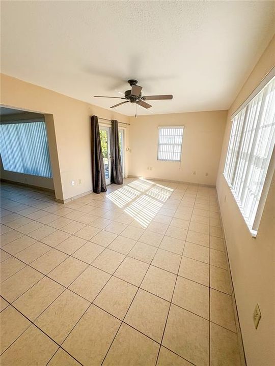 待售: $185,000 (2 贝兹, 2 浴室, 1240 平方英尺)