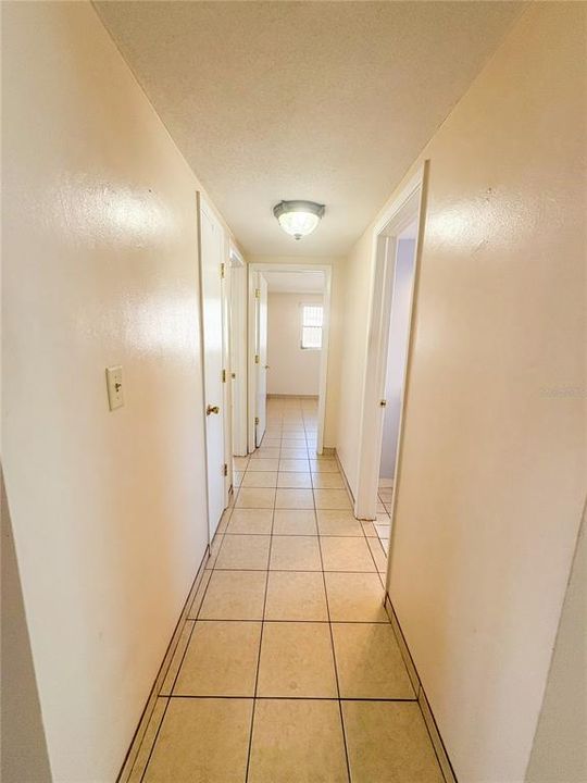 待售: $185,000 (2 贝兹, 2 浴室, 1240 平方英尺)