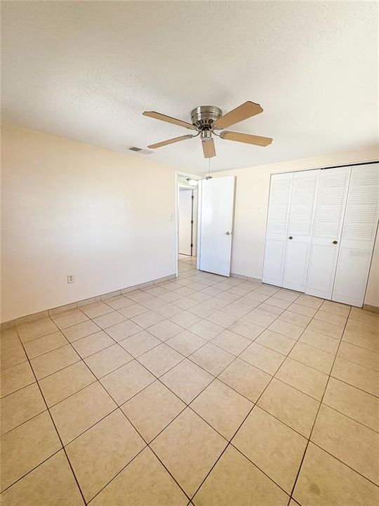 待售: $185,000 (2 贝兹, 2 浴室, 1240 平方英尺)