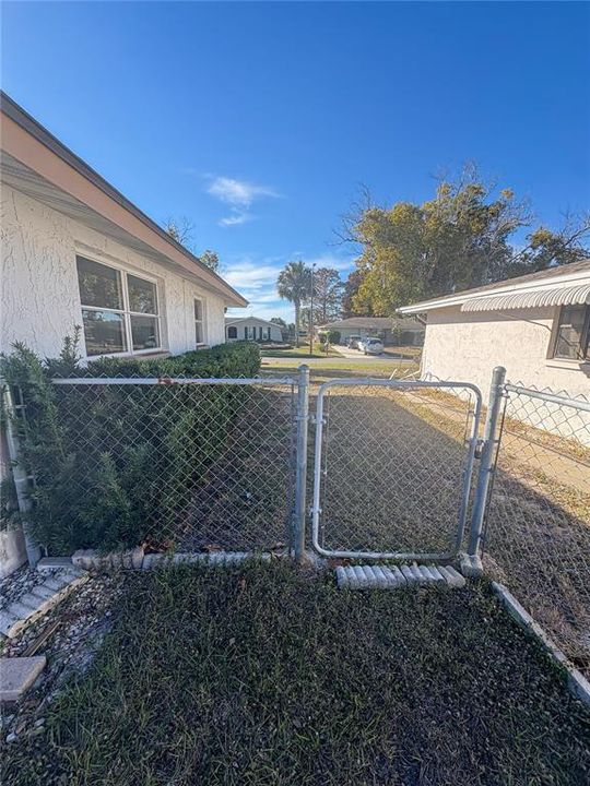 待售: $185,000 (2 贝兹, 2 浴室, 1240 平方英尺)