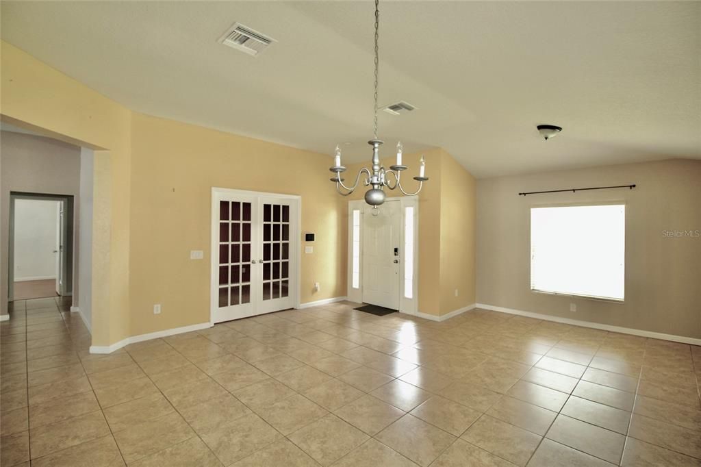 En Renta: $2,100 (4 camas, 2 baños, 2185 Pies cuadrados)