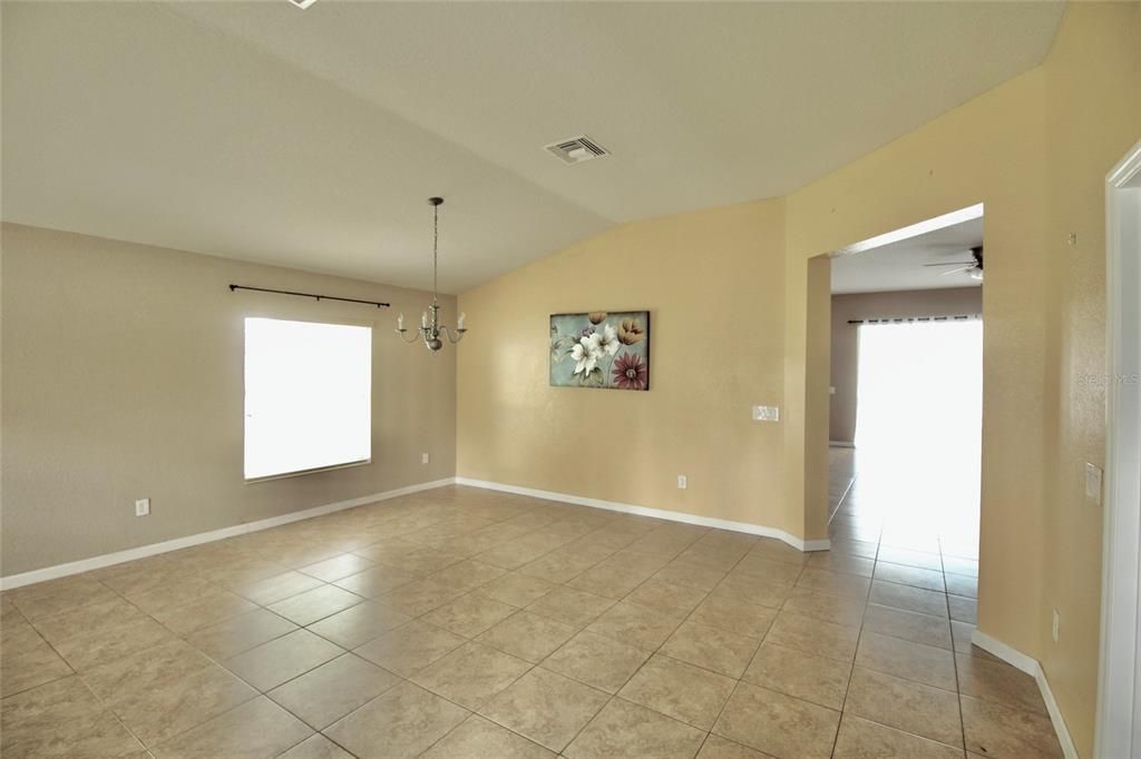 En Renta: $2,100 (4 camas, 2 baños, 2185 Pies cuadrados)