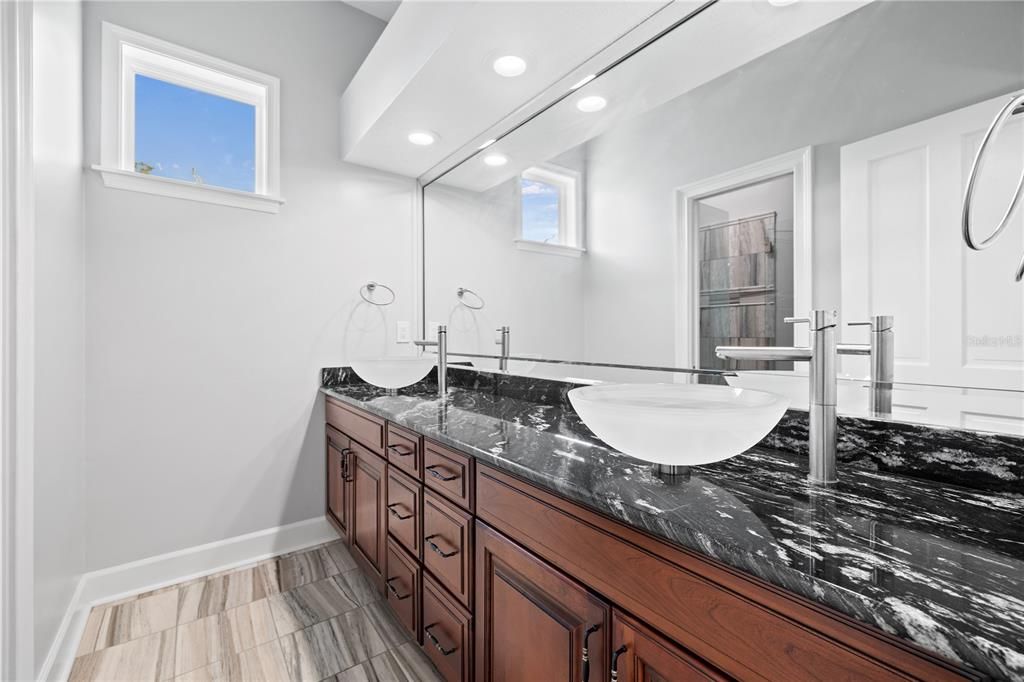 待售: $1,950,000 (4 贝兹, 5 浴室, 4995 平方英尺)