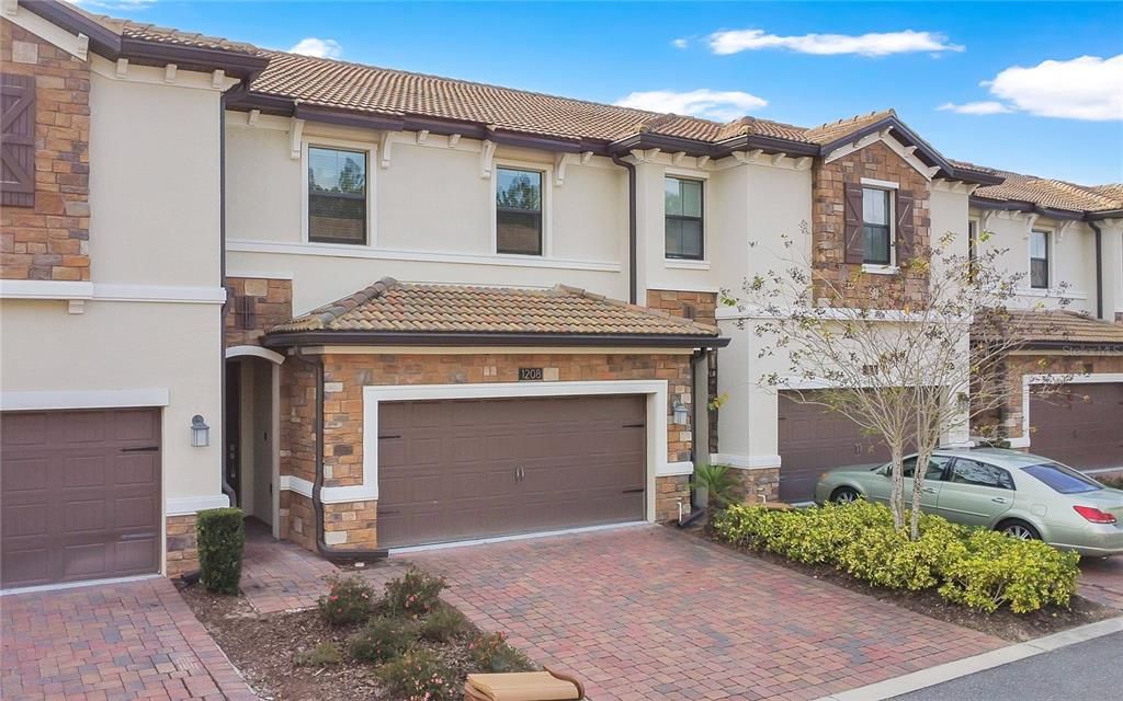 For Sale: $349,000 (3 beds, 2 baths, 1912 Square Feet)