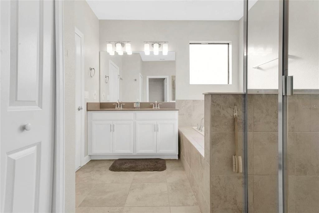 For Sale: $349,000 (3 beds, 2 baths, 1912 Square Feet)