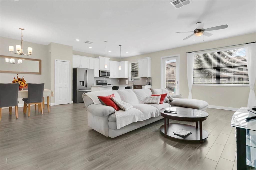 For Sale: $349,000 (3 beds, 2 baths, 1912 Square Feet)