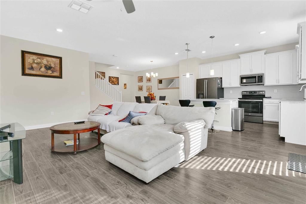 For Sale: $349,000 (3 beds, 2 baths, 1912 Square Feet)