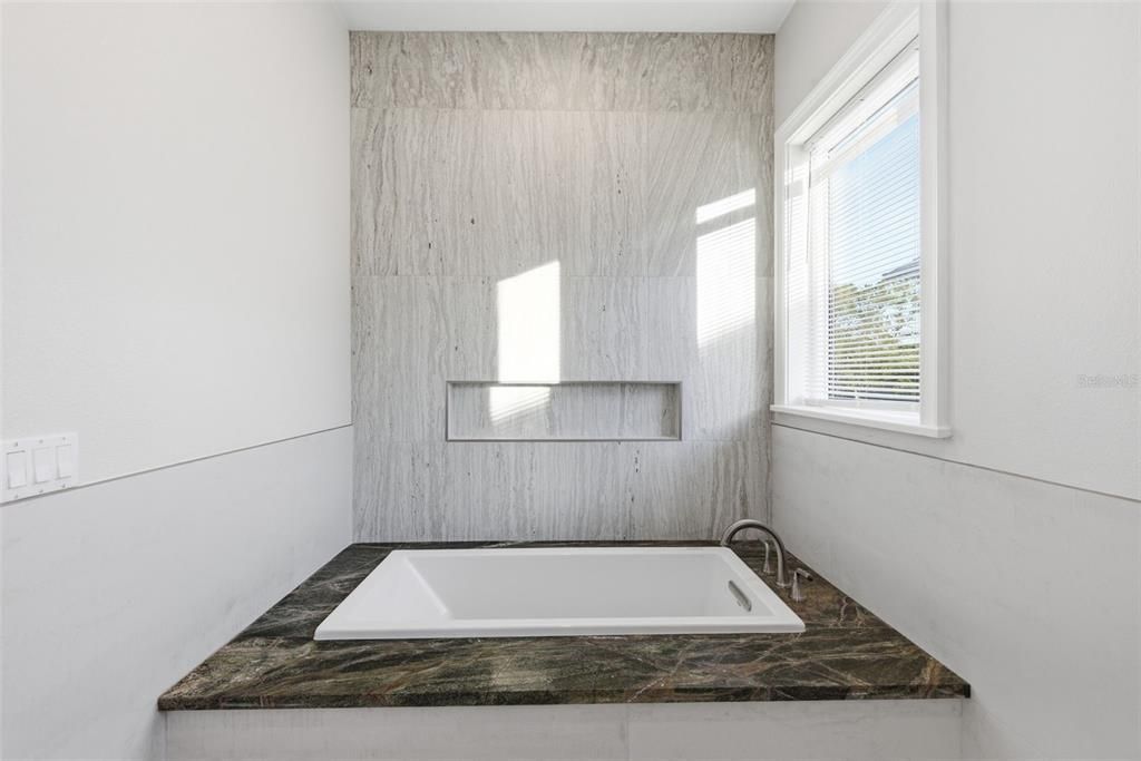 For Sale: $999,000 (3 beds, 2 baths, 2936 Square Feet)