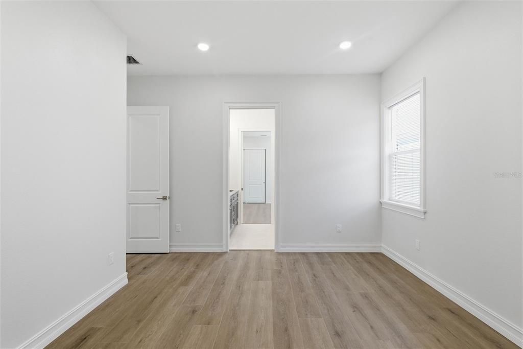 For Sale: $999,000 (3 beds, 2 baths, 2936 Square Feet)