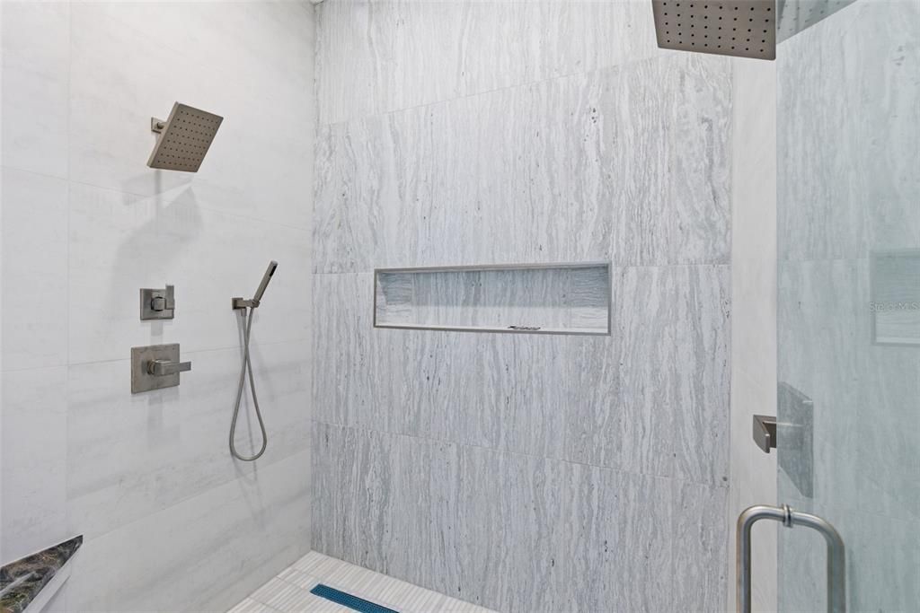 For Sale: $999,000 (3 beds, 2 baths, 2936 Square Feet)