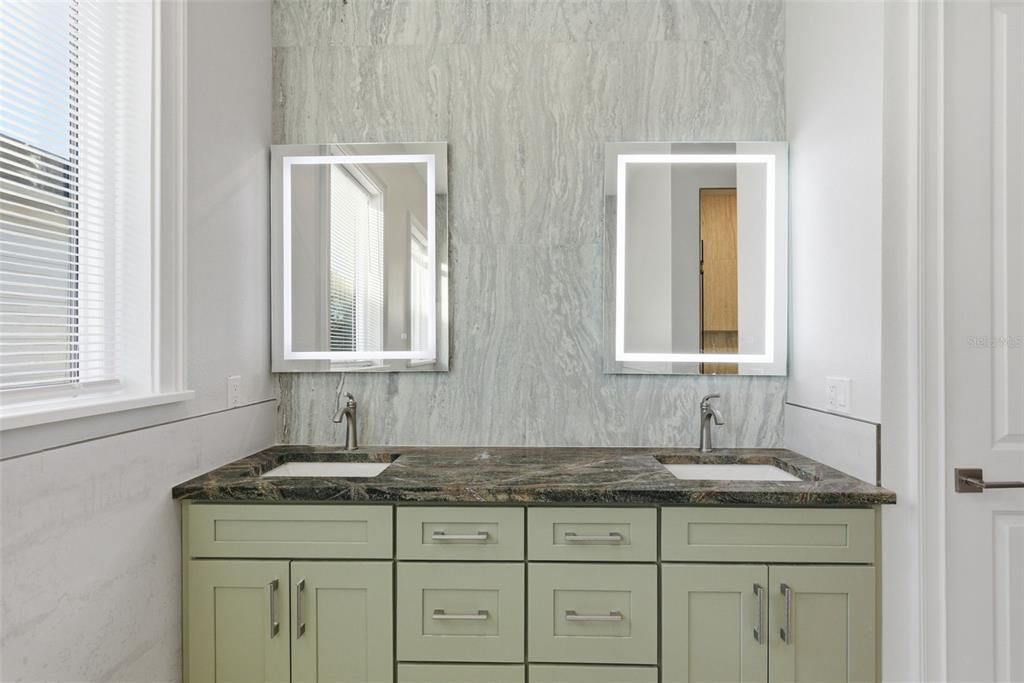 For Sale: $999,000 (3 beds, 2 baths, 2936 Square Feet)