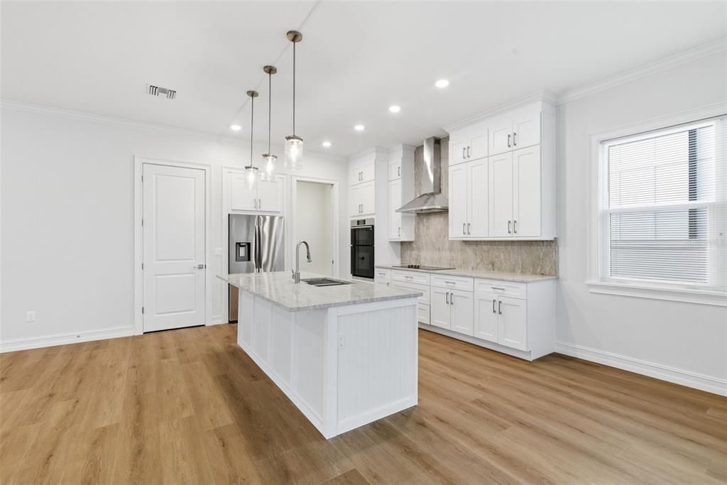 For Sale: $999,000 (3 beds, 2 baths, 2936 Square Feet)