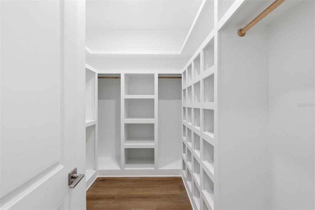 For Sale: $999,000 (3 beds, 2 baths, 2936 Square Feet)