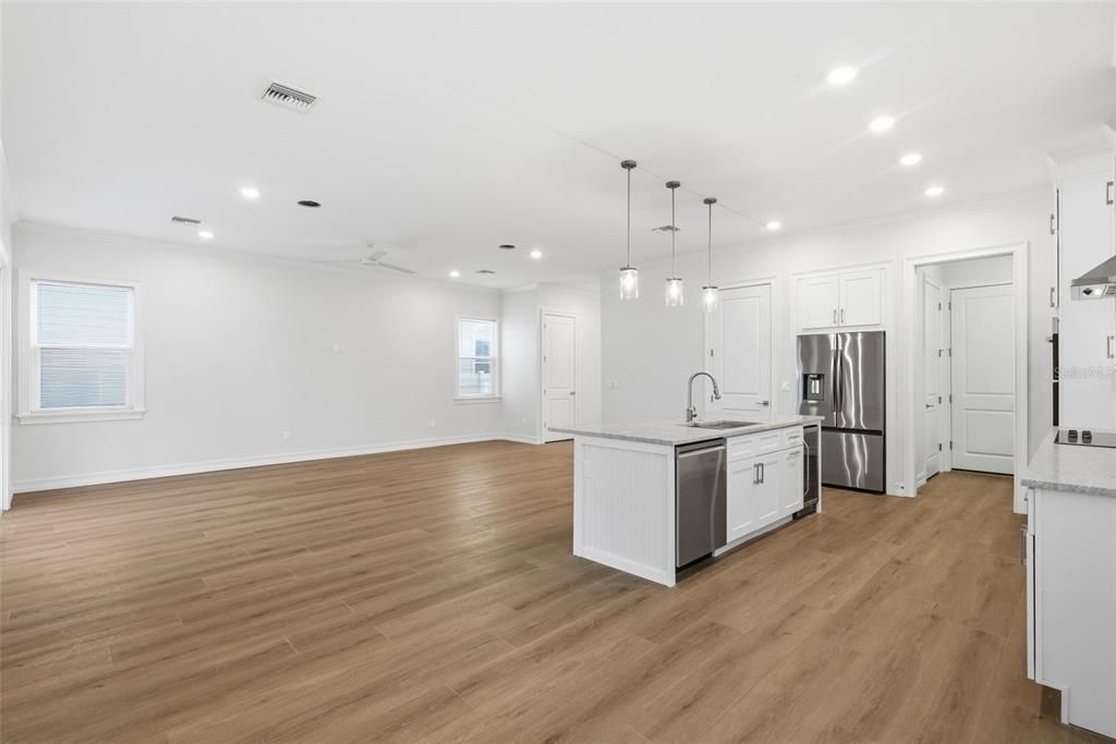 For Sale: $999,000 (3 beds, 2 baths, 2936 Square Feet)