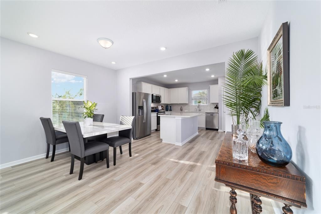 For Sale: $329,000 (2 beds, 2 baths, 1433 Square Feet)