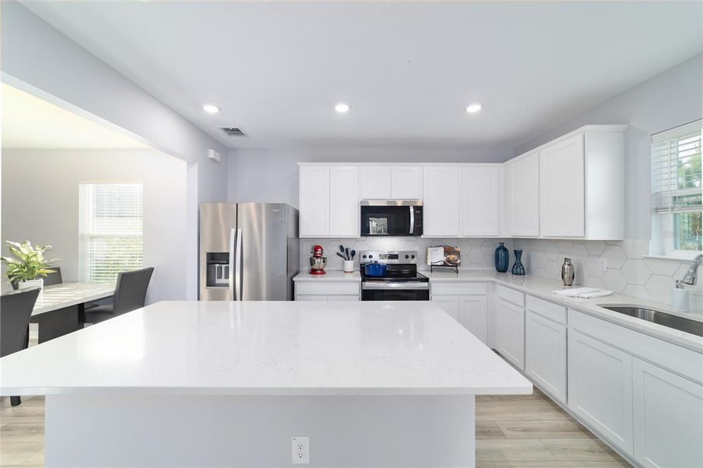 For Sale: $329,000 (2 beds, 2 baths, 1433 Square Feet)