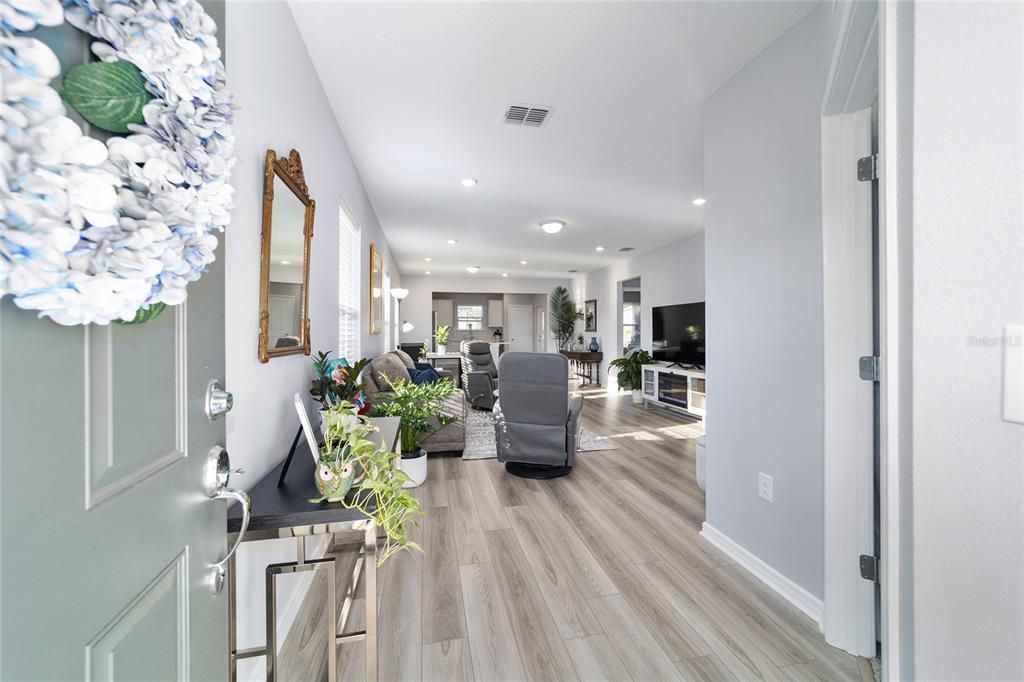 For Sale: $329,000 (2 beds, 2 baths, 1433 Square Feet)