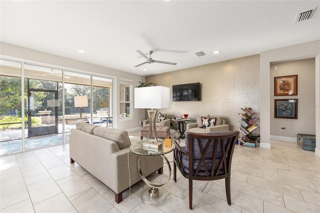 For Sale: $450,000 (2 beds, 2 baths, 1956 Square Feet)