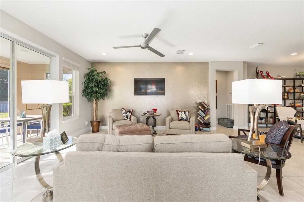 For Sale: $450,000 (2 beds, 2 baths, 1956 Square Feet)