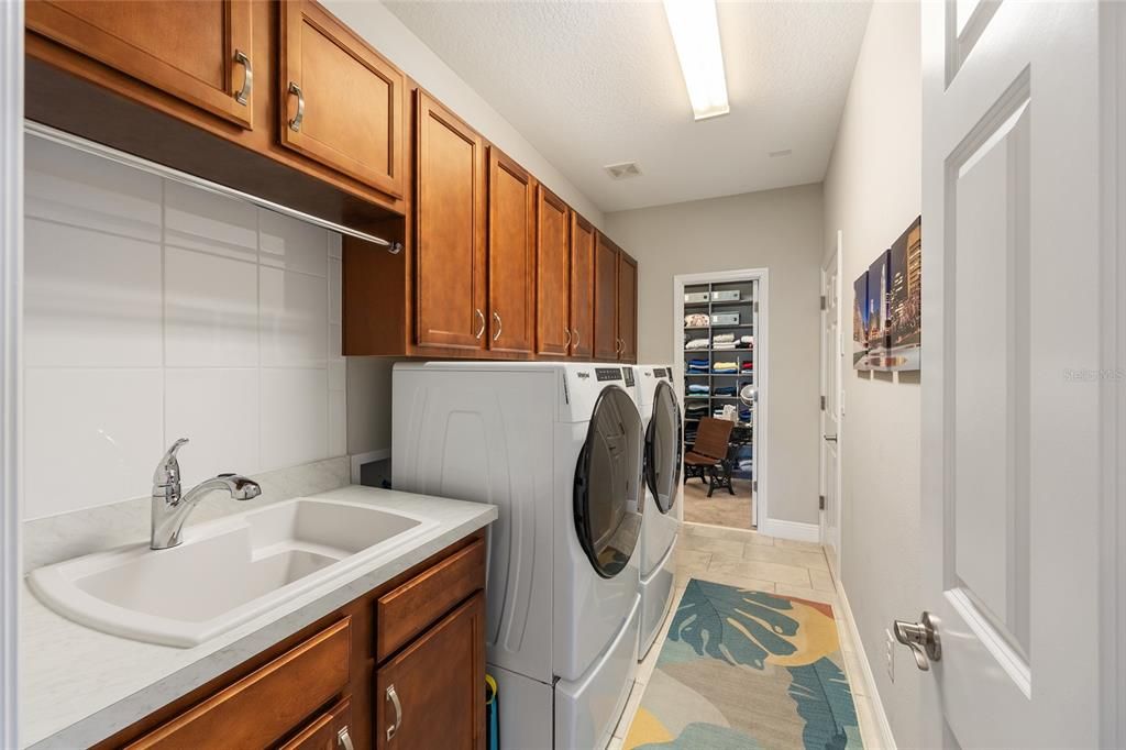 For Sale: $450,000 (2 beds, 2 baths, 1956 Square Feet)