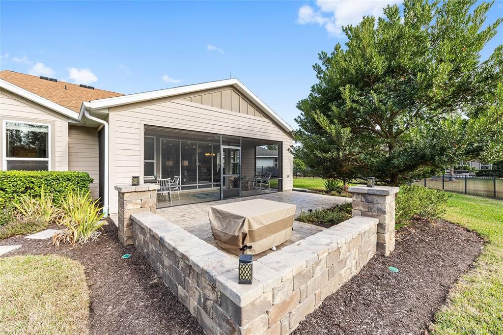 For Sale: $450,000 (2 beds, 2 baths, 1956 Square Feet)