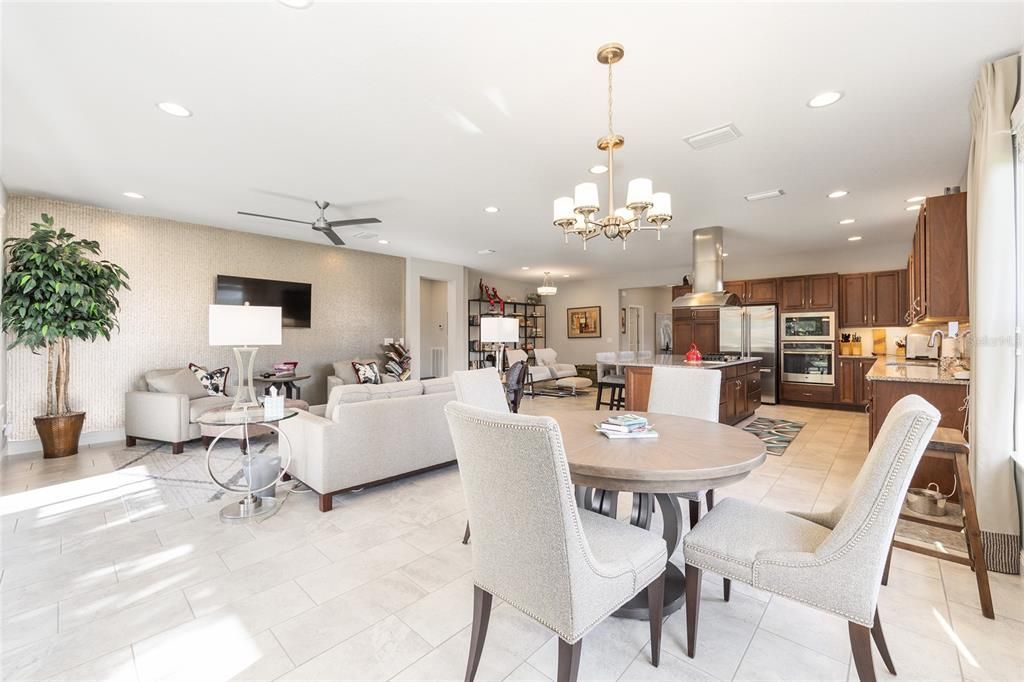 For Sale: $450,000 (2 beds, 2 baths, 1956 Square Feet)