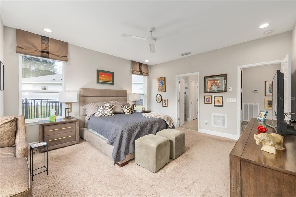 For Sale: $450,000 (2 beds, 2 baths, 1956 Square Feet)