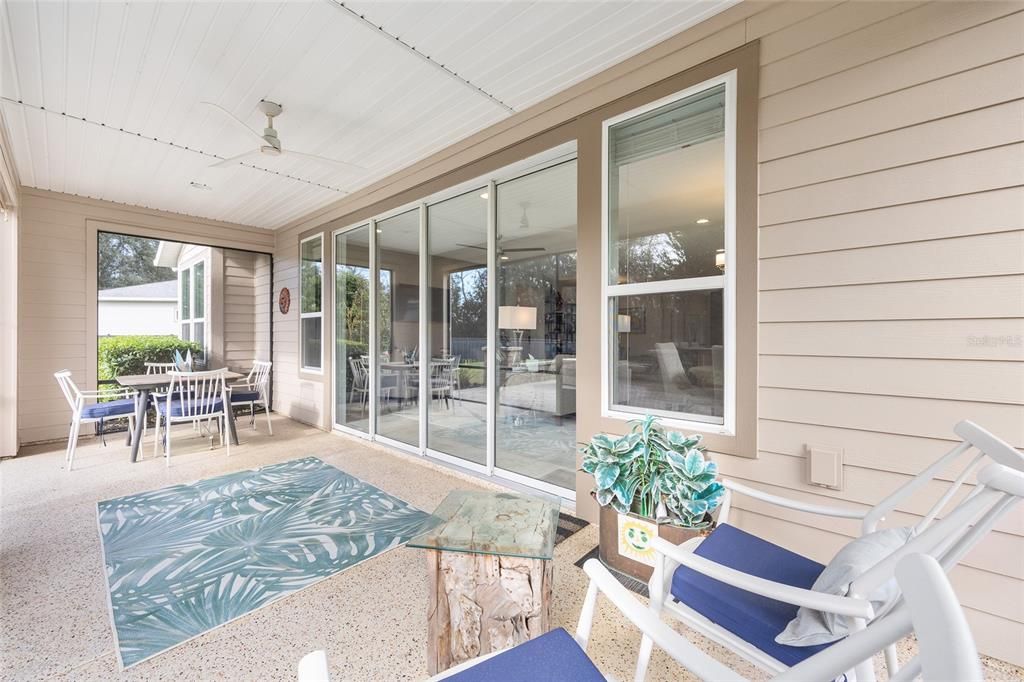 For Sale: $450,000 (2 beds, 2 baths, 1956 Square Feet)