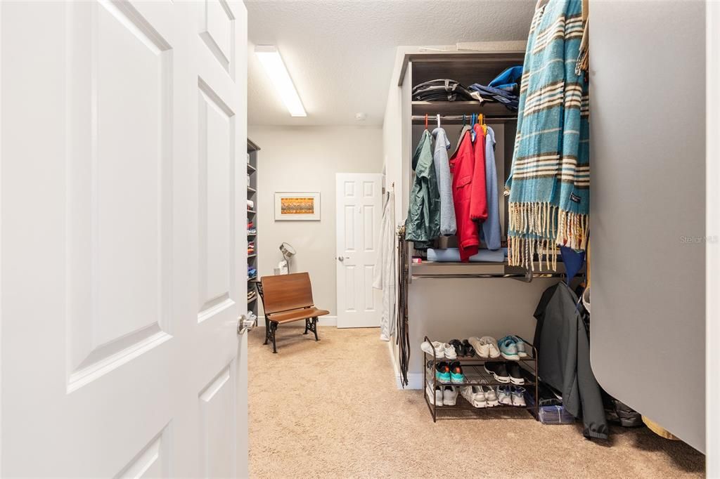 For Sale: $450,000 (2 beds, 2 baths, 1956 Square Feet)