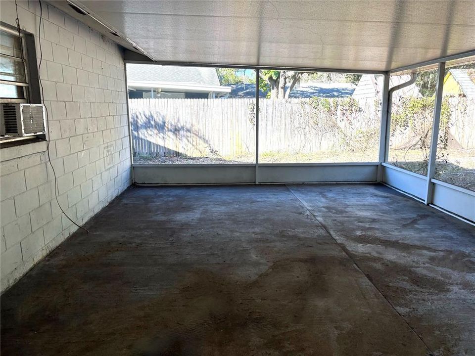 待售: $320,000 (4 贝兹, 2 浴室, 1558 平方英尺)