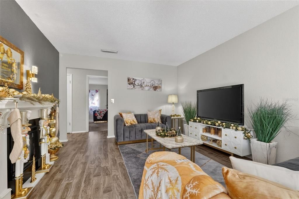 待售: $199,900 (3 贝兹, 2 浴室, 1426 平方英尺)