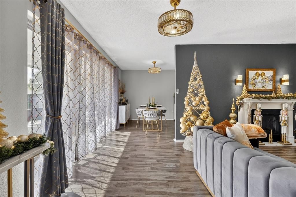 待售: $199,900 (3 贝兹, 2 浴室, 1426 平方英尺)