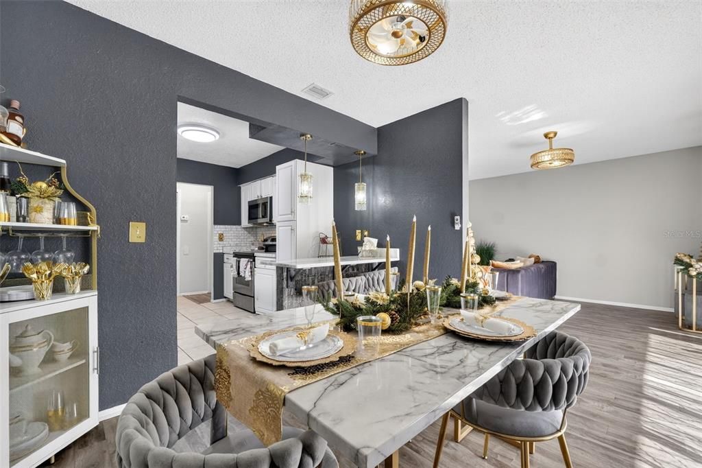 待售: $199,900 (3 贝兹, 2 浴室, 1426 平方英尺)