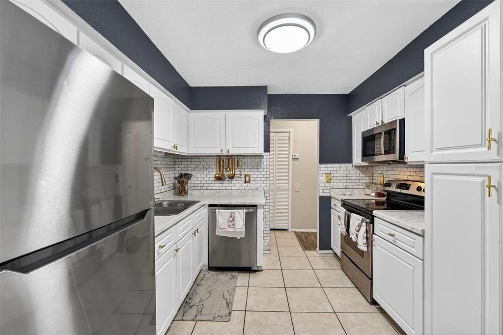 待售: $199,900 (3 贝兹, 2 浴室, 1426 平方英尺)