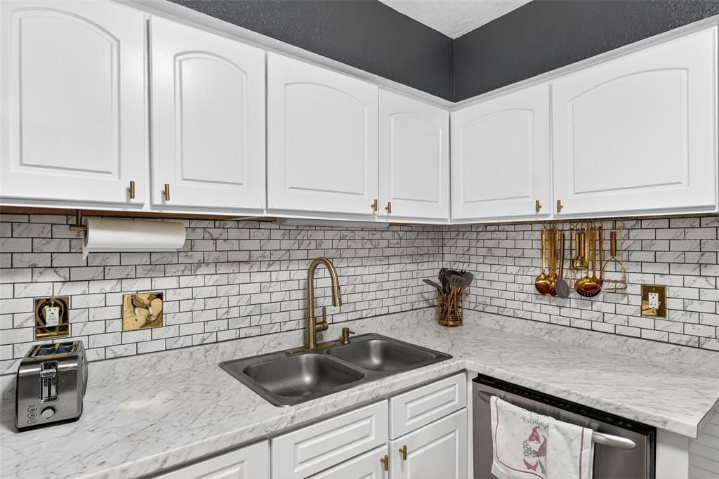 待售: $199,900 (3 贝兹, 2 浴室, 1426 平方英尺)