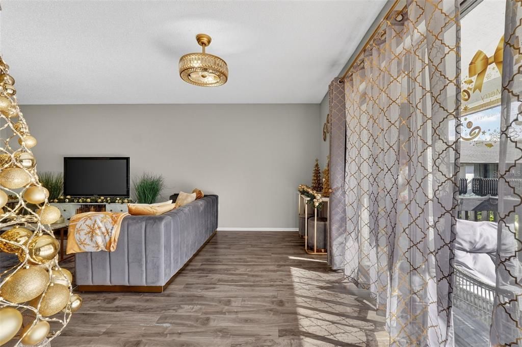 待售: $199,900 (3 贝兹, 2 浴室, 1426 平方英尺)