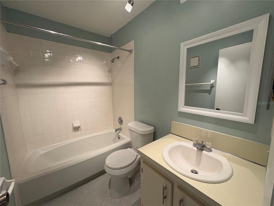 На продажу: $197,000 (2 спален, 2 ванн, 950 Квадратных фут)