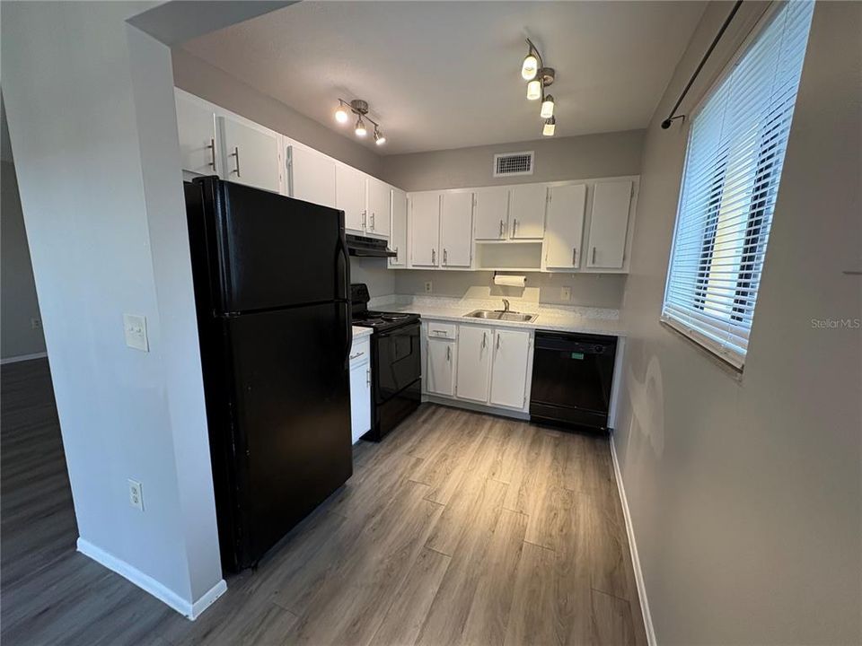 На продажу: $197,000 (2 спален, 2 ванн, 950 Квадратных фут)