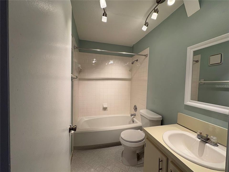 На продажу: $197,000 (2 спален, 2 ванн, 950 Квадратных фут)