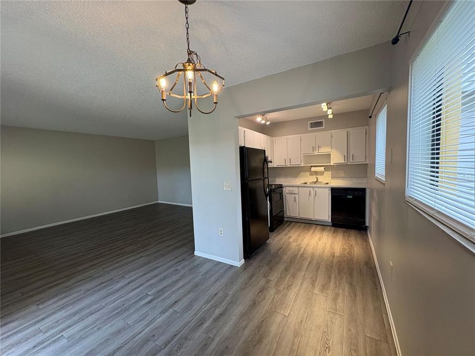 For Sale: $197,000 (2 beds, 2 baths, 950 Square Feet)