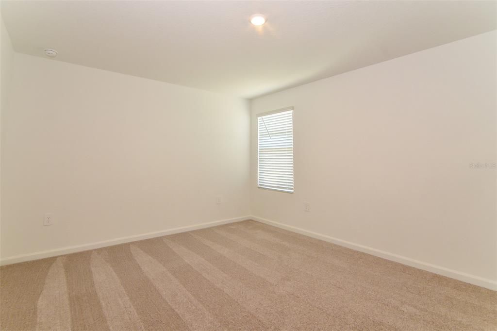 For Rent: $2,095 (5 beds, 2 baths, 2112 Square Feet)