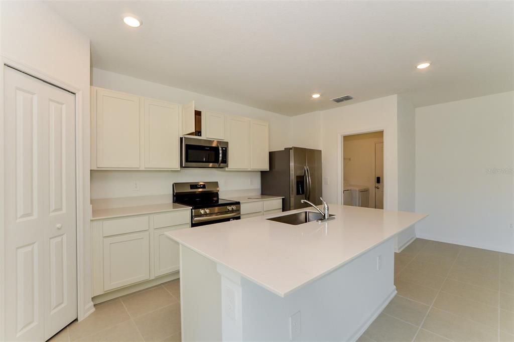 For Rent: $2,095 (5 beds, 2 baths, 2112 Square Feet)